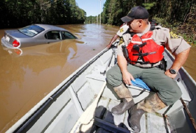 Hurricane Matthew kills 22 in US as flooding endangers North Carolina 